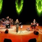 صبية وشابان يدوزنون الموسيقى من حلب